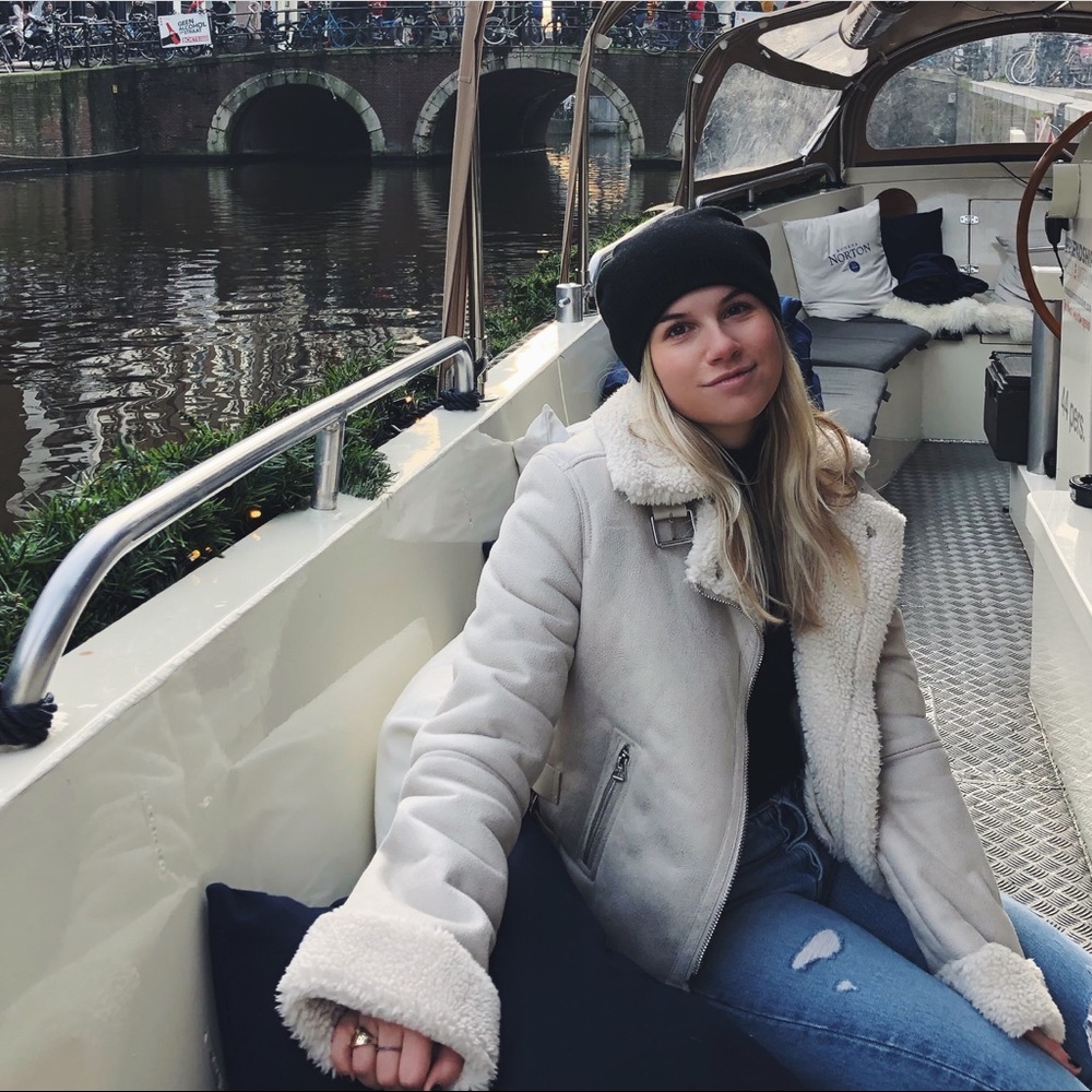 Meet your Posher, Casey